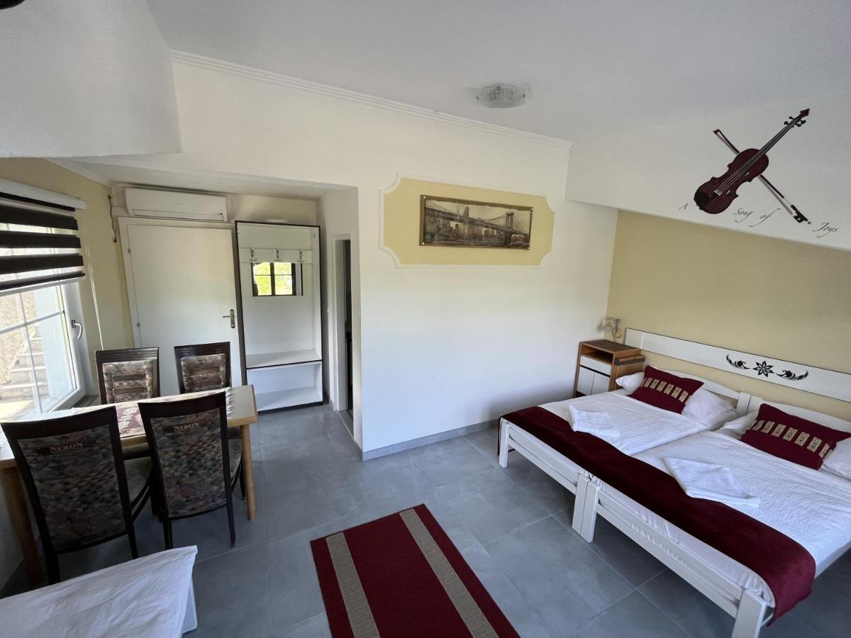 Rooms&Apartments Neron Lohovo Buitenkant foto